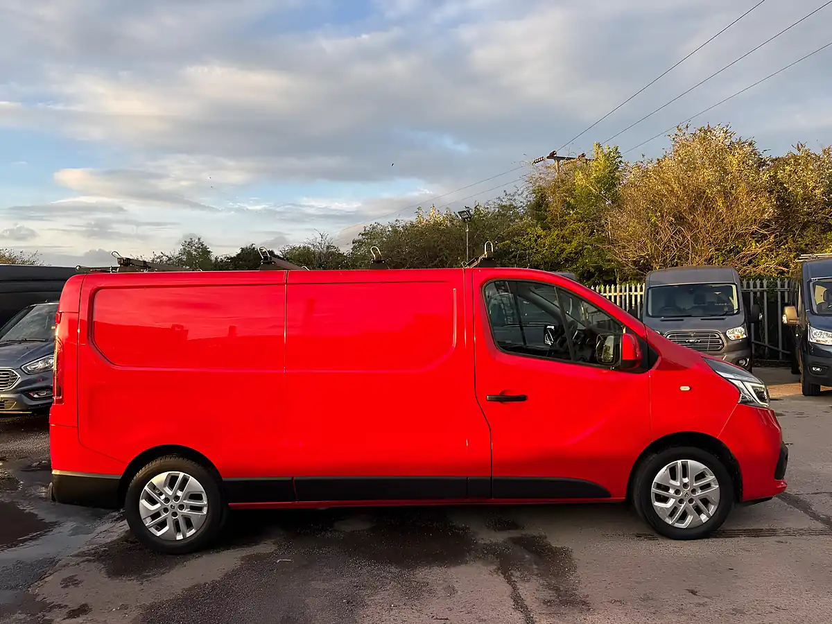 Used 2020 Renault Trafic Energy 30 Sport Lwb Standard Roof Red - Interior and Exterior details 2