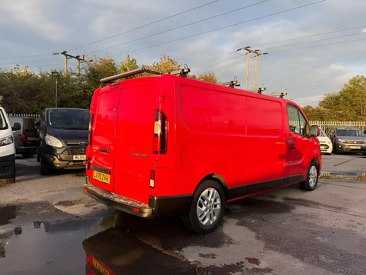 Used 2020 Renault Trafic Energy 30 Sport Lwb Standard Roof Red - Interior and Exterior details 3