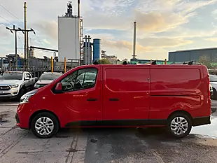 Used 2020 Renault Trafic Energy 30 Sport Lwb Standard Roof Red - Interior and Exterior details 4