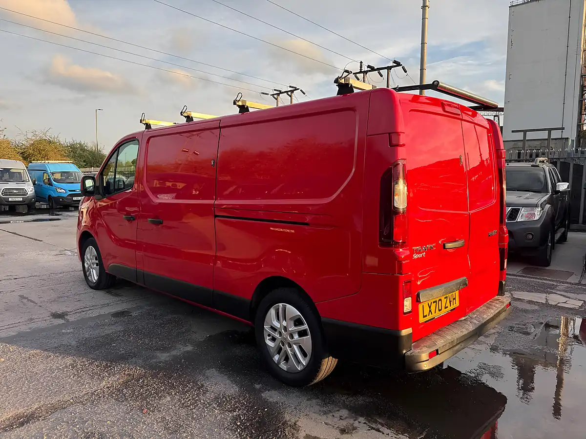 Used 2020 Renault Trafic Energy 30 Sport Lwb Standard Roof Red - Interior and Exterior details 6