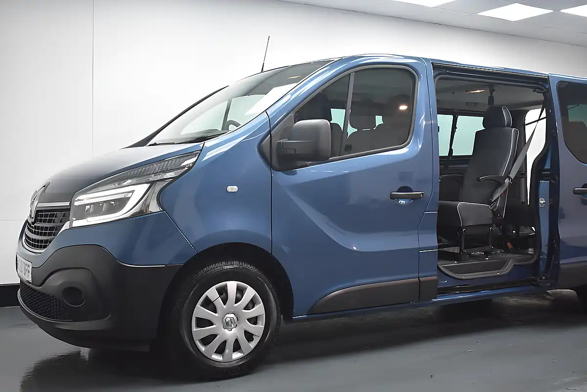 Used 2020 Renault Trafic Lh30 Business Energy Blue - Interior and Exterior details 10