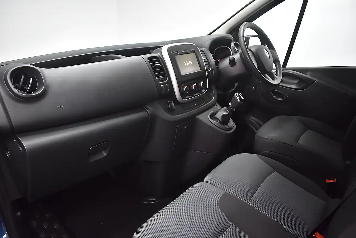 Used 2020 Renault Trafic Lh30 Business Energy Blue - Interior and Exterior details 11