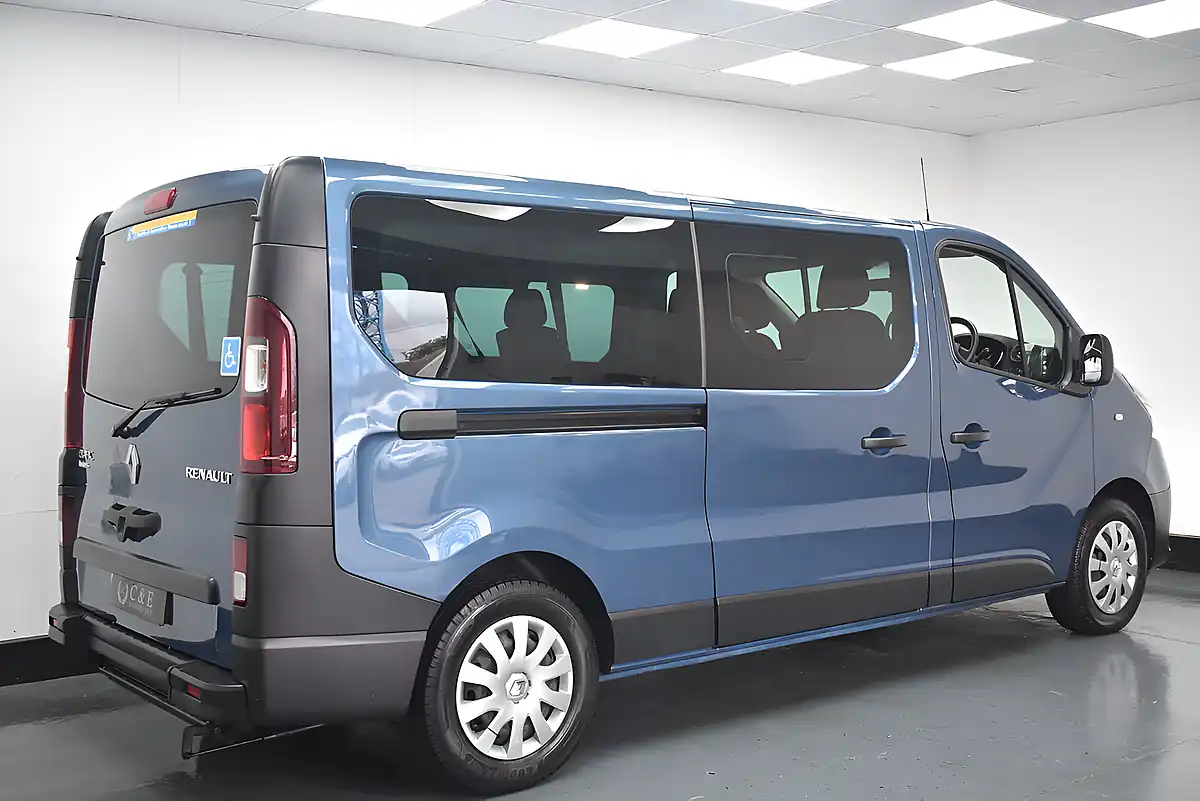 Used 2020 Renault Trafic Lh30 Business Energy Blue - Interior and Exterior details 17