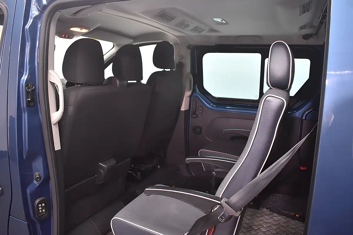 Used 2020 Renault Trafic Lh30 Business Energy Blue - Interior and Exterior details 18