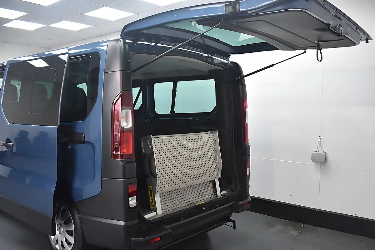 Used 2020 Renault Trafic Lh30 Business Energy Blue - Interior and Exterior details 20