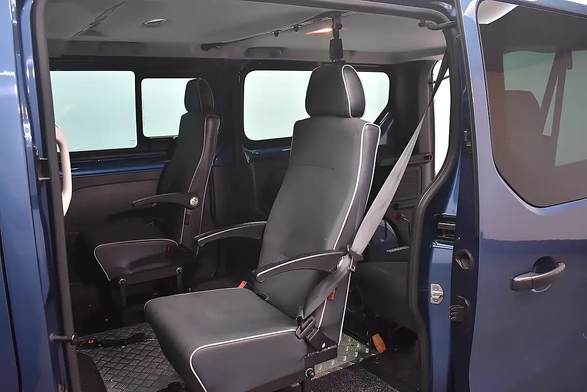 Used 2020 Renault Trafic Lh30 Business Energy Blue - Interior and Exterior details 5