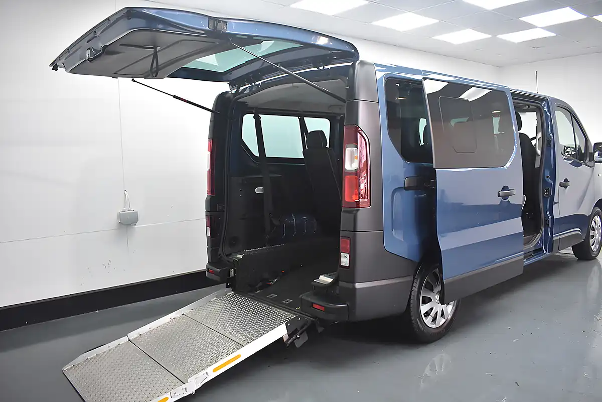 Used 2020 Renault Trafic Lh30 Business Energy Blue - Interior and Exterior details 7