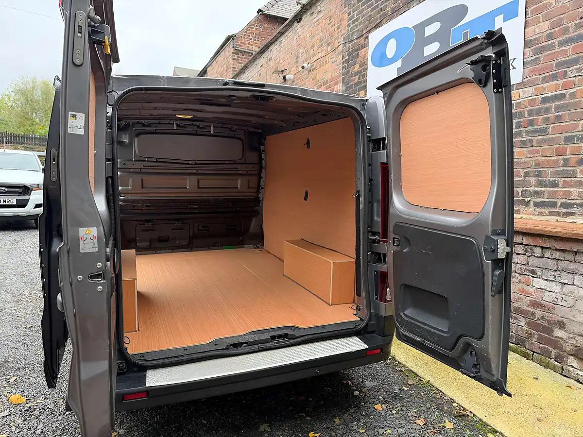 Used 2020 Renault Trafic SL28 Sport Energy Grey - Interior and Exterior details 10