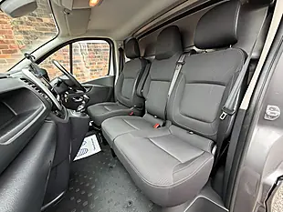Used 2020 Renault Trafic SL28 Sport Energy Grey - Interior and Exterior details 11