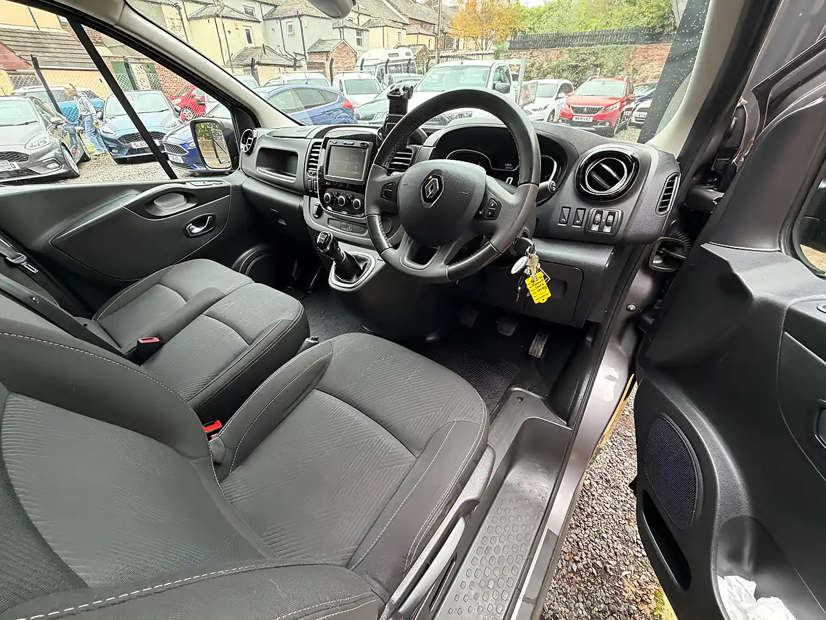 Used 2020 Renault Trafic SL28 Sport Energy Grey - Interior and Exterior details 12