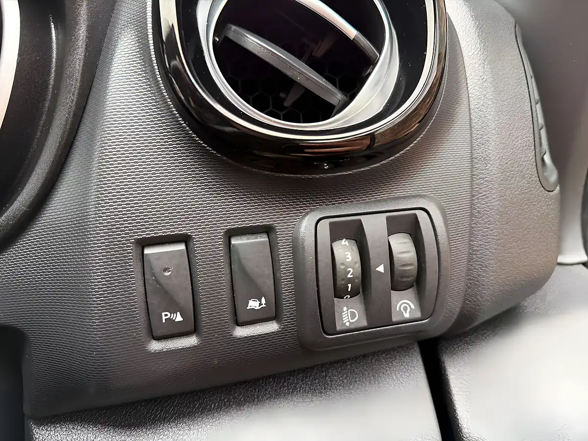 Used 2020 Renault Trafic SL28 Sport Energy Grey - Interior and Exterior details 16