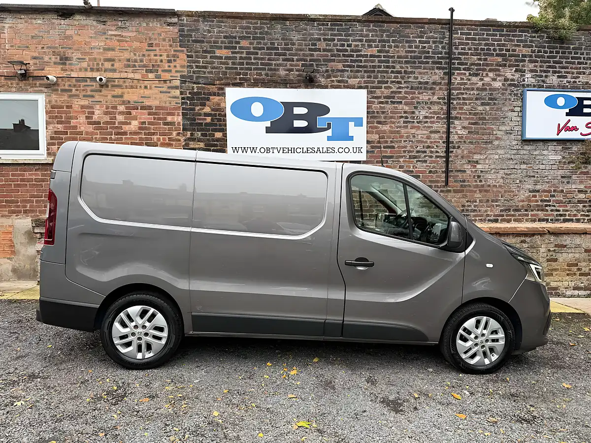 Used 2020 Renault Trafic SL28 Sport Energy Grey - Interior and Exterior details 2