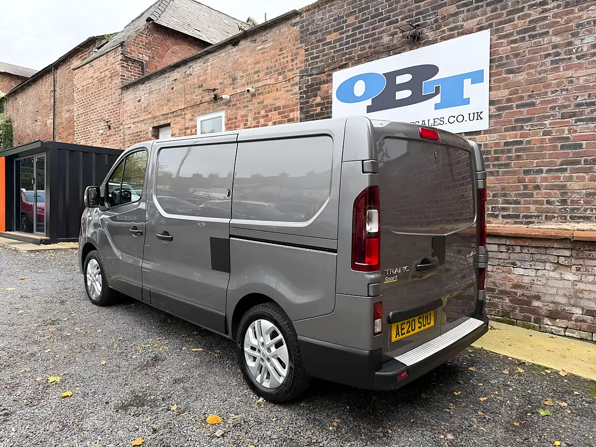 Used 2020 Renault Trafic SL28 Sport Energy Grey - Interior and Exterior details 5
