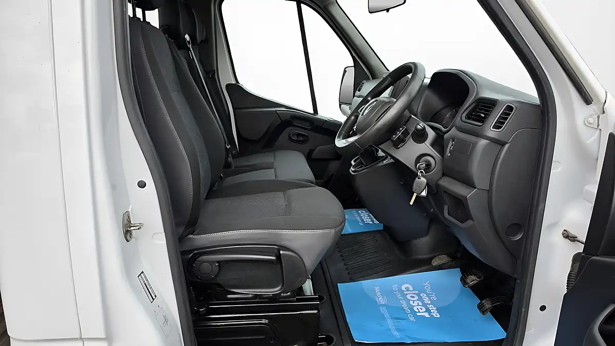 Used 2020 Renault Trucks Master 4mtr Dropside White - Interior and Exterior details 13