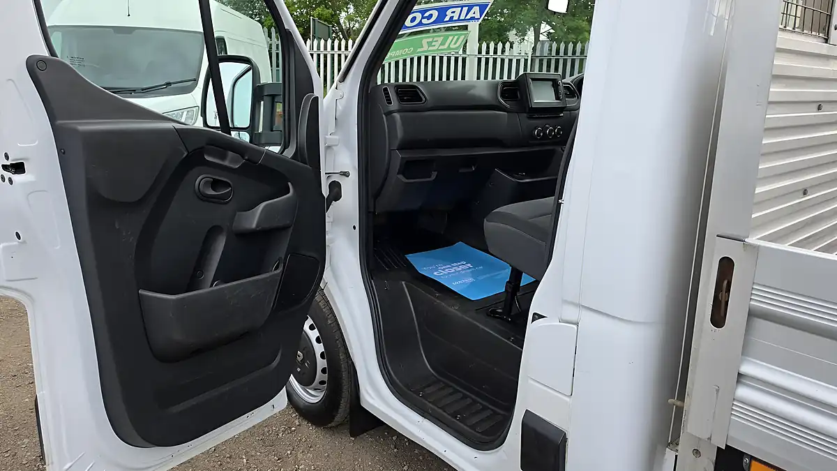 Used 2020 Renault Trucks Master 4mtr Dropside White - Interior and Exterior details 14