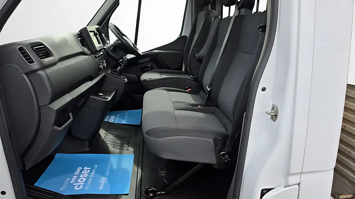 Used 2020 Renault Trucks Master 4mtr Dropside White - Interior and Exterior details 15