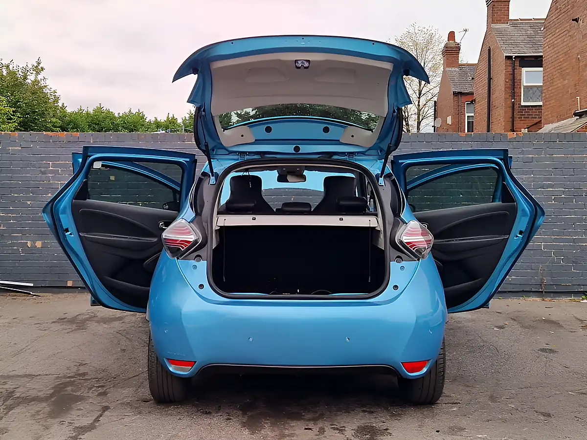 Used 2020 Renault Zoe GT Line Blue - Interior and Exterior details 12
