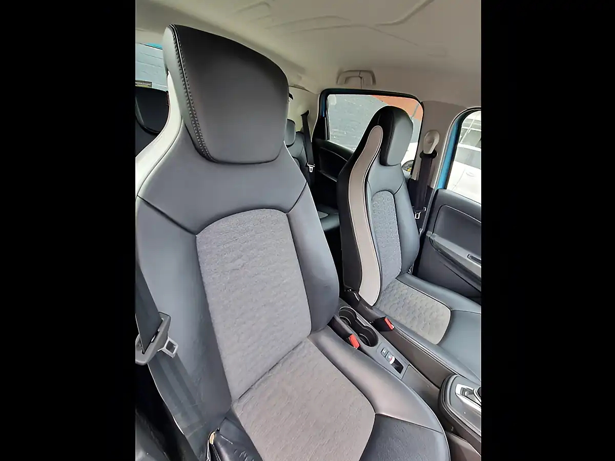 Used 2020 Renault Zoe GT Line Blue - Interior and Exterior details 14
