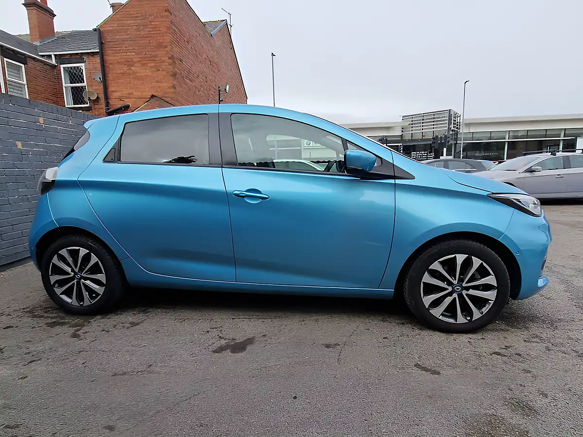 Used 2020 Renault Zoe GT Line Blue - Interior and Exterior details 7