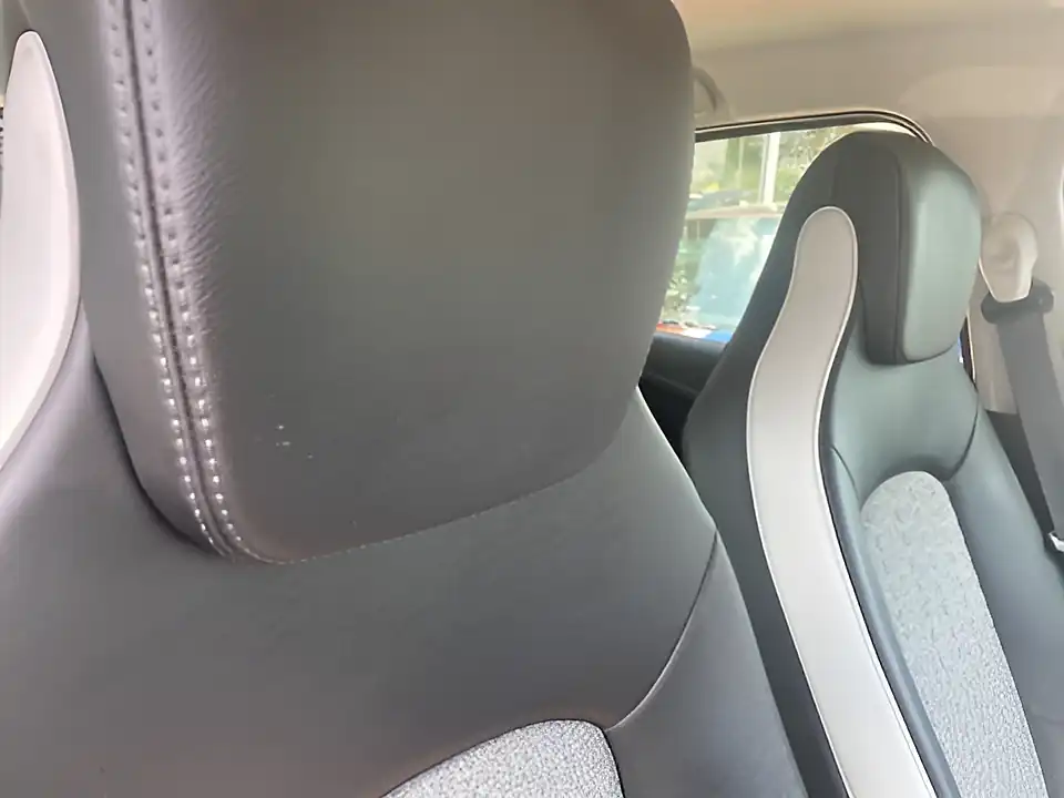 Used 2020 Renault Zoe GT Line White - Interior and Exterior details 7