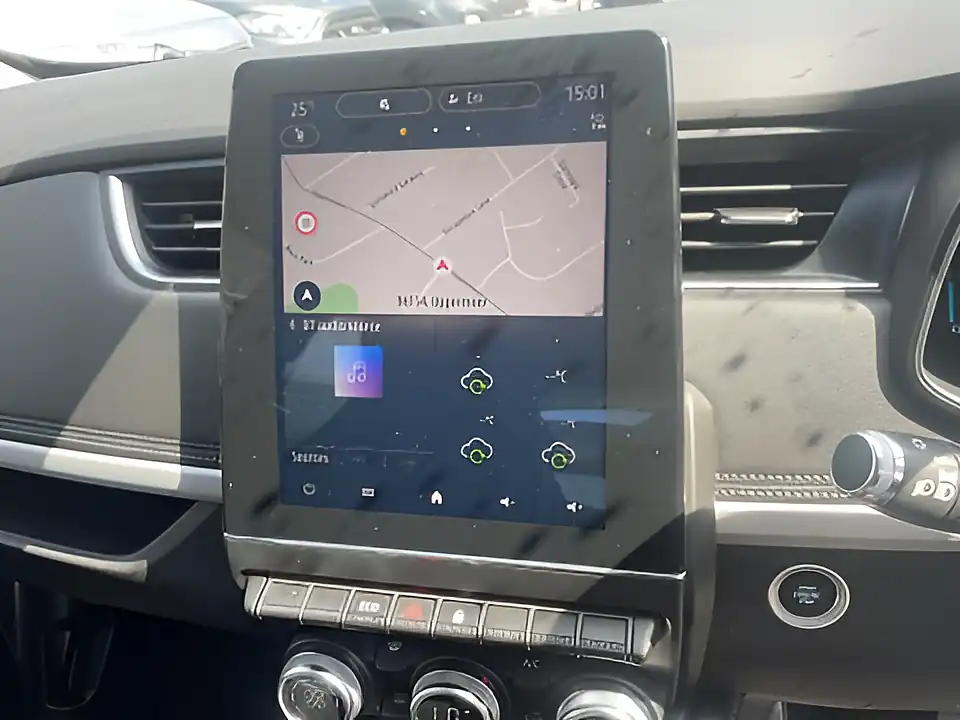 Used 2020 Renault Zoe GT Line White - Interior and Exterior details 9