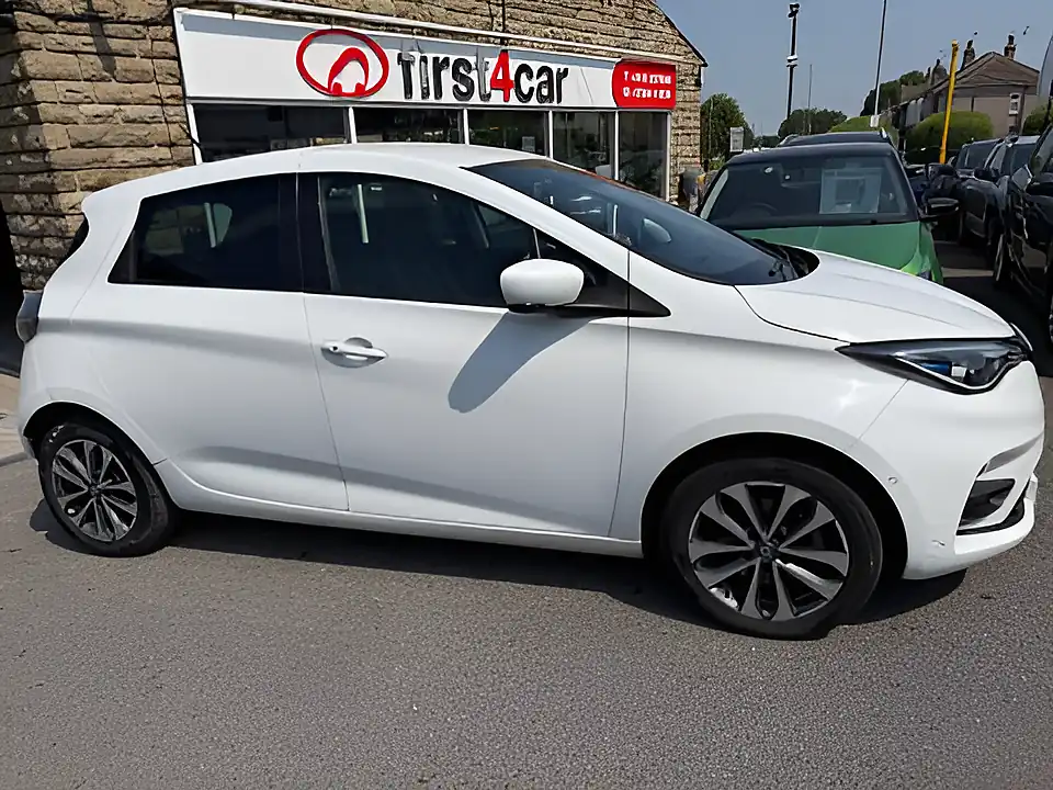 Used 2020 Renault Zoe GT Line White - Interior and Exterior details 12
