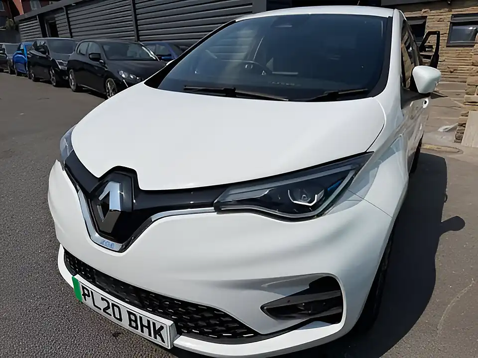 Used 2020 Renault Zoe GT Line White - Interior and Exterior details 15