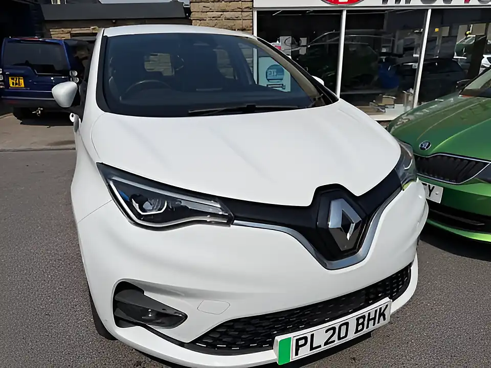 Used 2020 Renault Zoe GT Line White - Interior and Exterior details 16