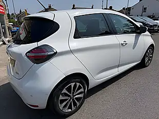 Used 2020 Renault Zoe GT Line White - Interior and Exterior details 17