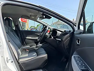 Used 2020 Renault Zoe GT Line White - Interior and Exterior details 18