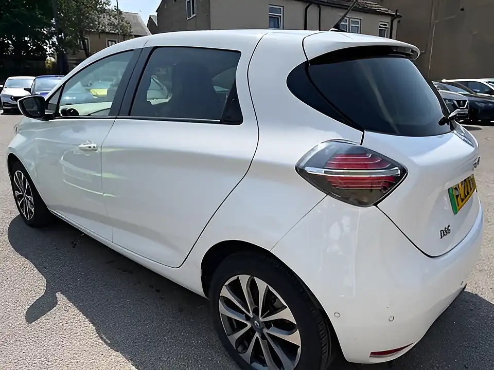 Used 2020 Renault Zoe GT Line White - Interior and Exterior details 8