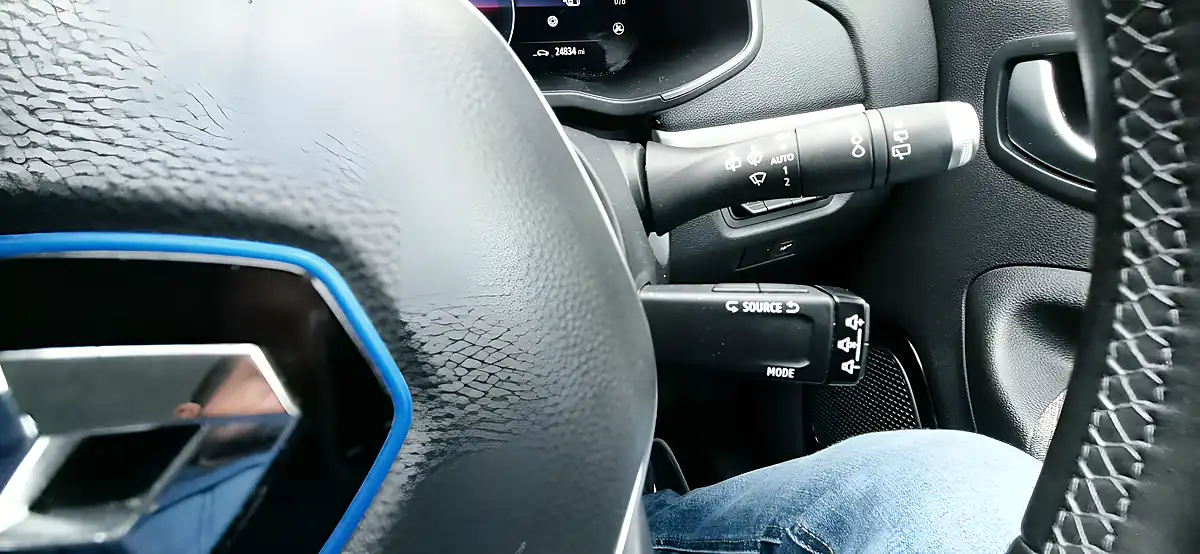 Used 2020 Renault Zoe I GT Line Blue - Interior and Exterior details 12