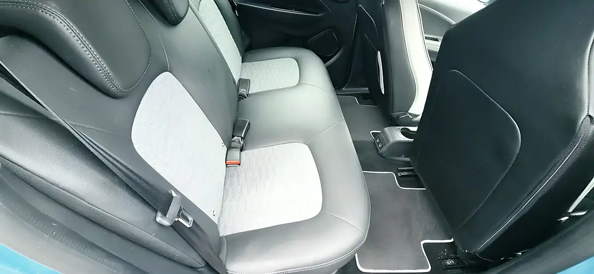 Used 2020 Renault Zoe I GT Line Blue - Interior and Exterior details 16