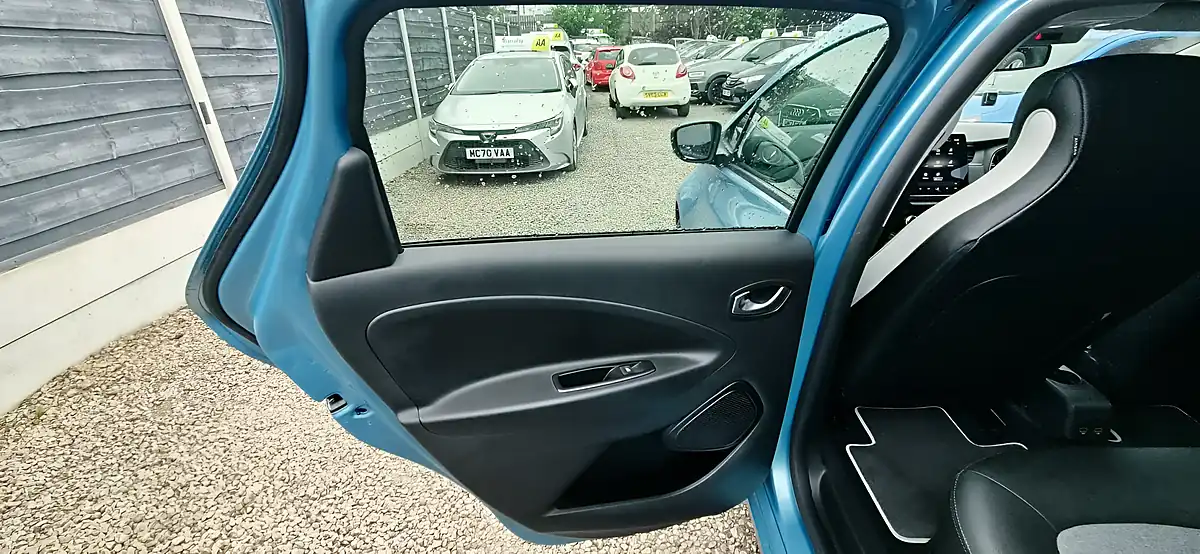 Used 2020 Renault Zoe I GT Line Blue - Interior and Exterior details 17