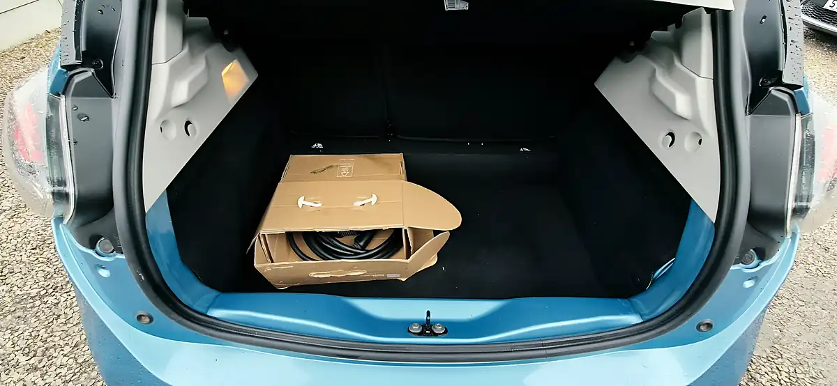 Used 2020 Renault Zoe I GT Line Blue - Interior and Exterior details 20