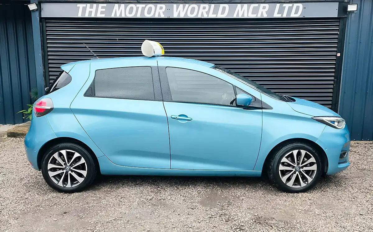 Used 2020 Renault Zoe I GT Line Blue - Interior and Exterior details 4
