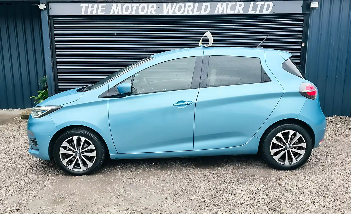 Used 2020 Renault Zoe I GT Line Blue - Interior and Exterior details 8