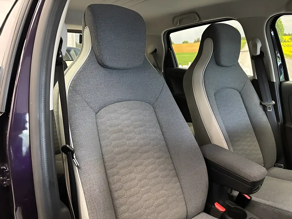 Used 2020 Renault Zoe Iconic Purple - Interior and Exterior details 10