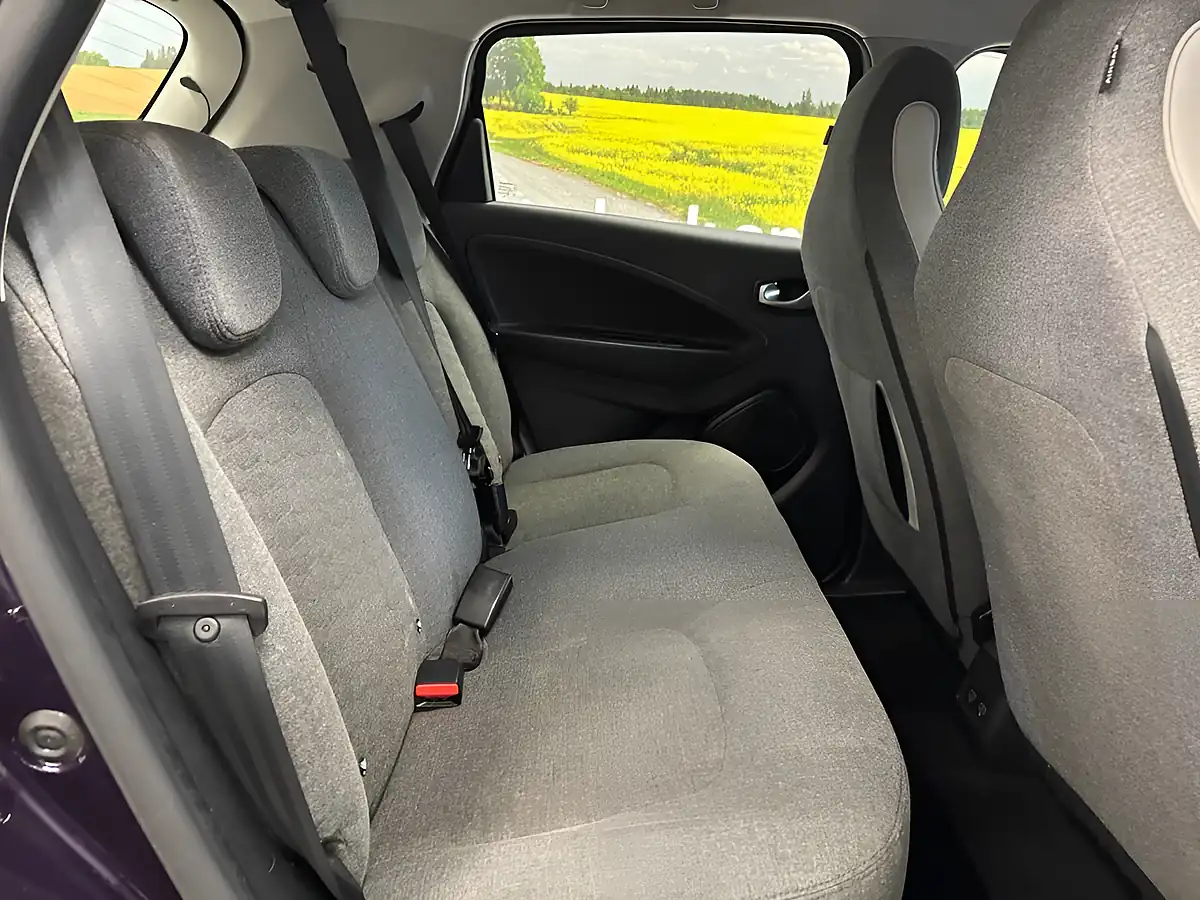 Used 2020 Renault Zoe Iconic Purple - Interior and Exterior details 11