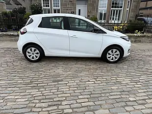 Used 2020 Renault Zoe Play Glacier White - Interior and Exterior details 10