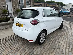 Used 2020 Renault Zoe Play Glacier White - Interior and Exterior details 11