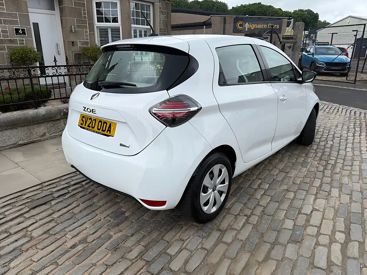 Used 2020 Renault Zoe Play Glacier White - Interior and Exterior details 11