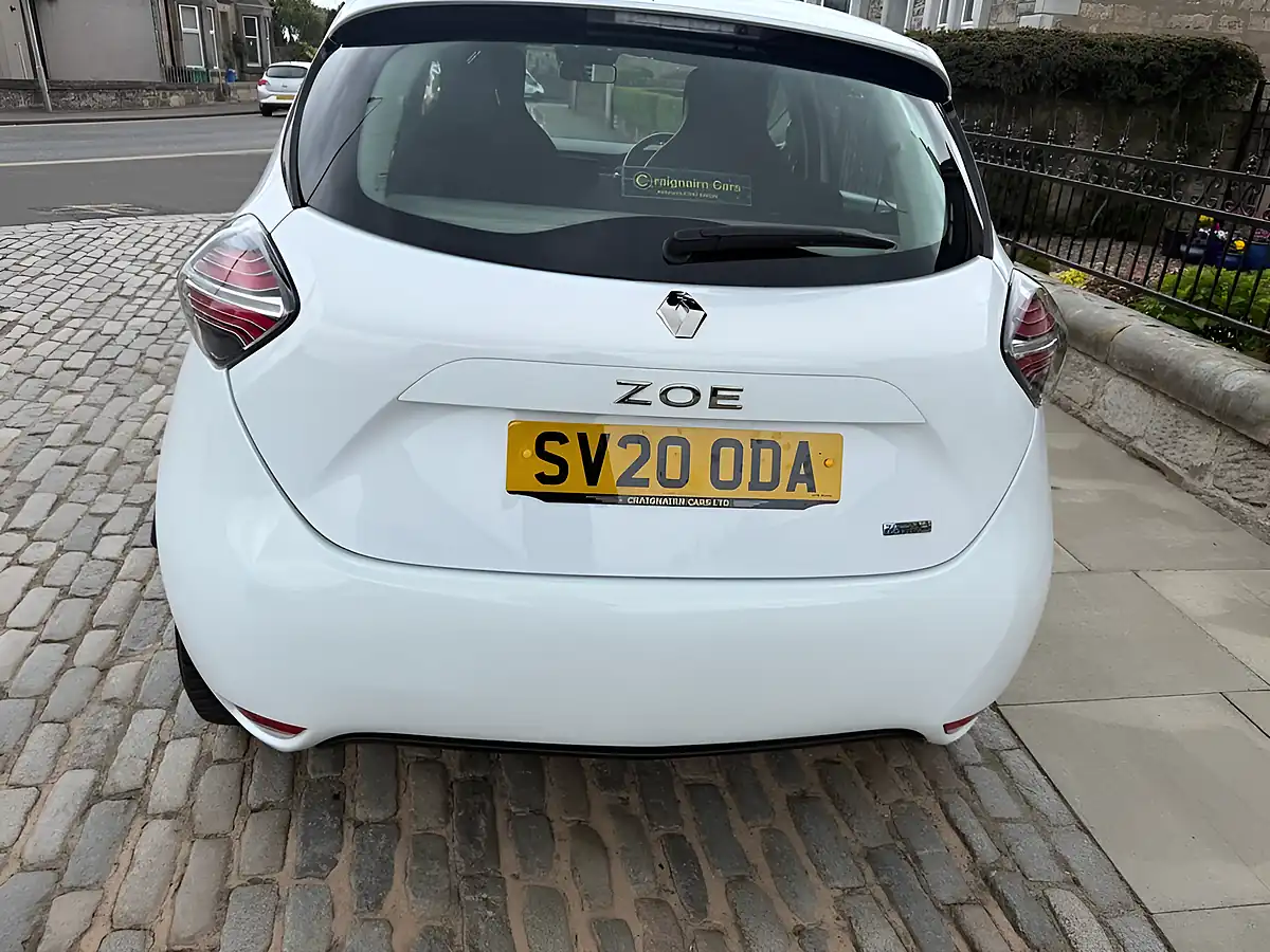 Used 2020 Renault Zoe Play Glacier White - Interior and Exterior details 12