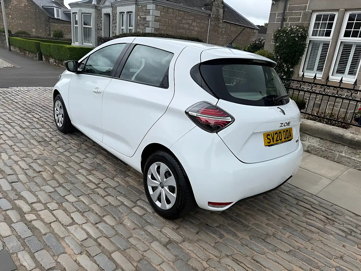 Used 2020 Renault Zoe Play Glacier White - Interior and Exterior details 14