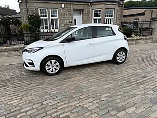 Used 2020 Renault Zoe Play Glacier White - Interior and Exterior details 15