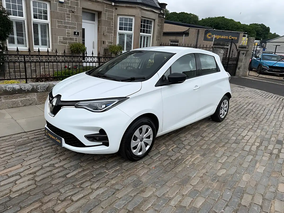 Used 2020 Renault Zoe Play Glacier White - Interior and Exterior details 16