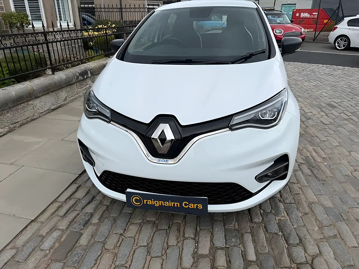 Used 2020 Renault Zoe Play Glacier White - Interior and Exterior details 17