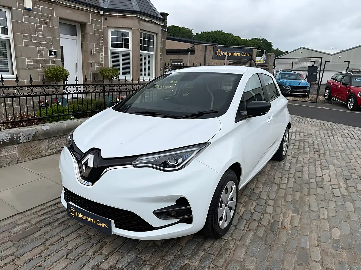 Used 2020 Renault Zoe Play Glacier White - Interior and Exterior details 3