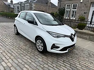 Used 2020 Renault Zoe Play Glacier White - Interior and Exterior details 4