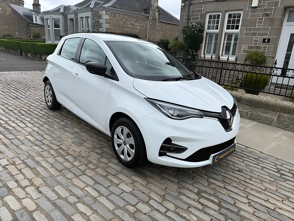 Used 2020 Renault Zoe Play Glacier White - Interior and Exterior details 4